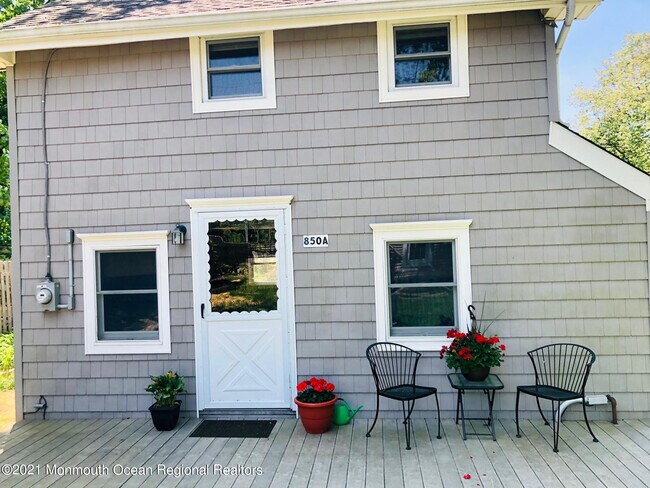 Building Photo - 850 Old Corlies Ave