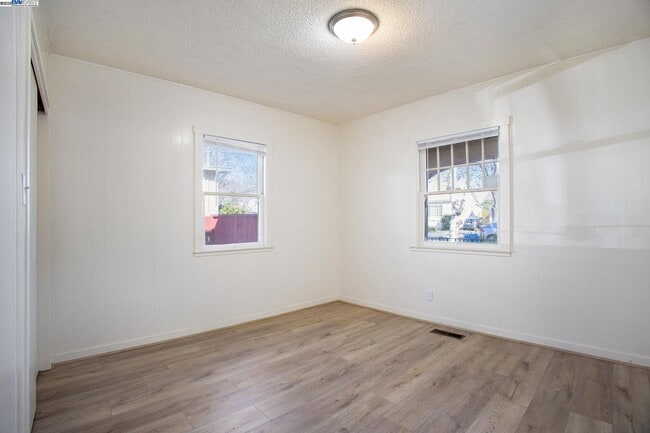 Building Photo - 60 Maitland Dr