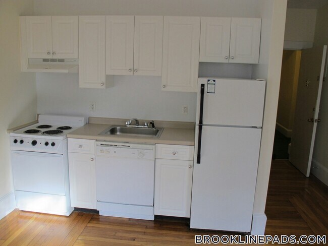 Building Photo - 19 Fairbanks St