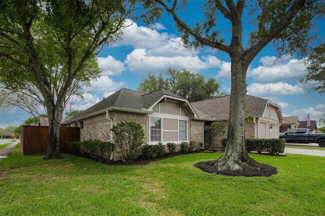 Building Photo - 2903 Avanti Dr
