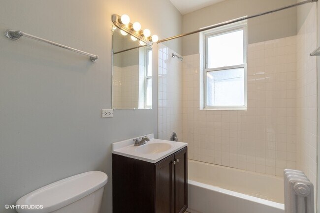 Foto del edificio - 439 E Oakwood Blvd