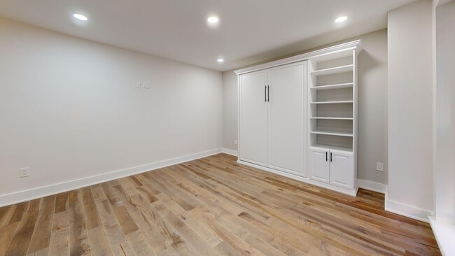 Building Photo - Capitol Hill Studio Apartment-Updated Kitc...