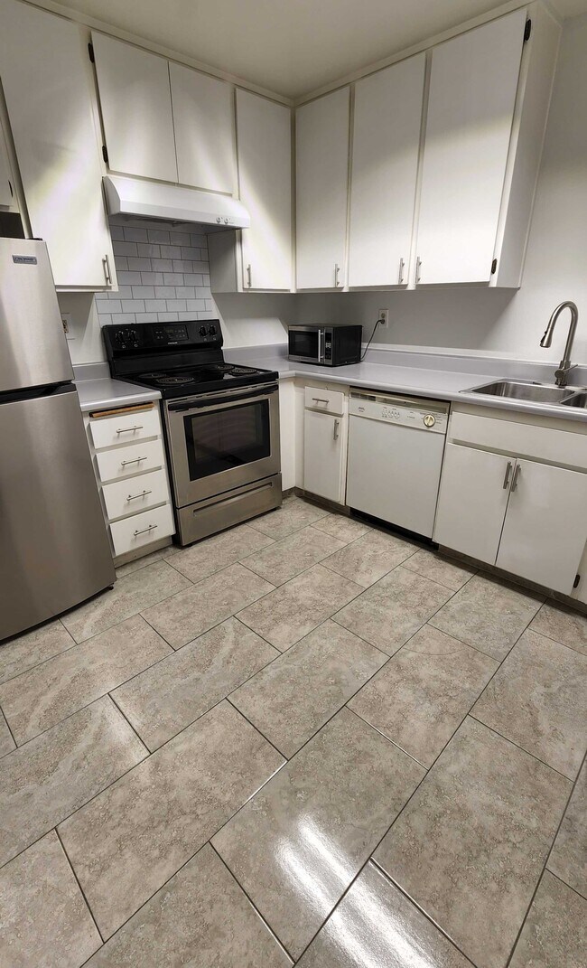 Kitchen - 1055 N Capitol Ave