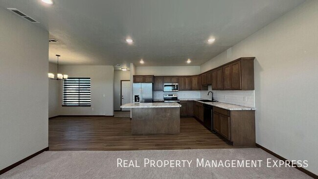 Foto del edificio - Stunning 3-Bedroom 2.5-Bathroom Townhome