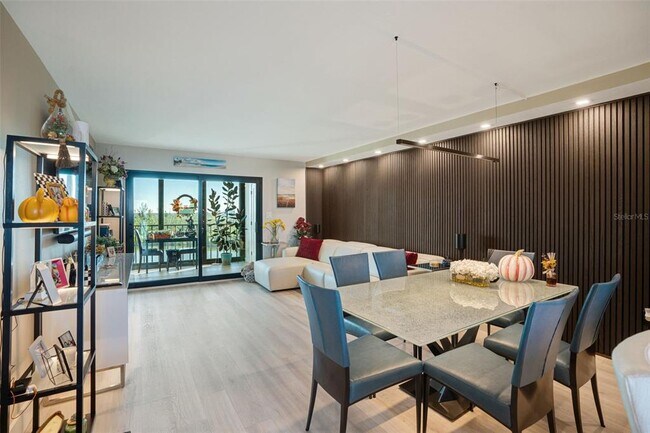 Foto del edificio - 9397 Midnight Pass Rd