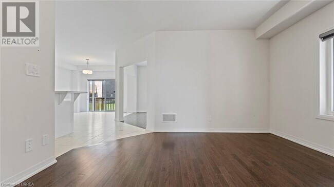 Building Photo - 55 Hitchman St