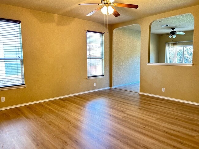 Foto del edificio - Charming Home in Gated Community with Great Amenities