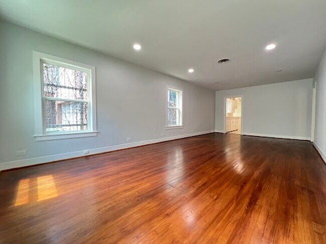 Foto del edificio - 2420 White Oak Dr