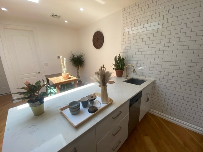 Foto del edificio - 648 Chauncey St
