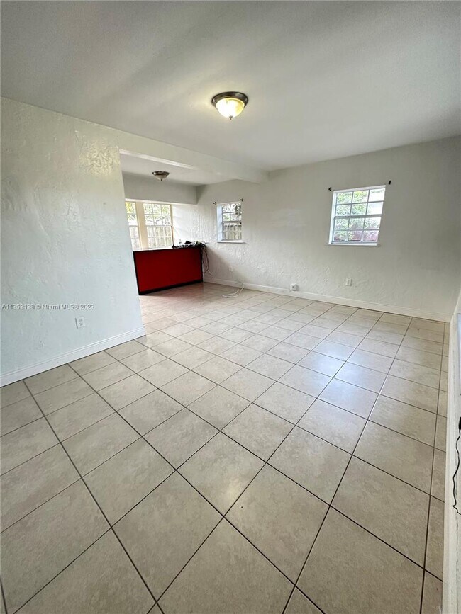 Foto del edificio - 220 NW 127th St