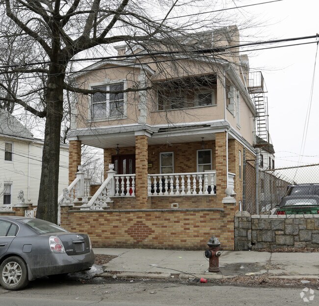 Building Photo - 737 Post Ave