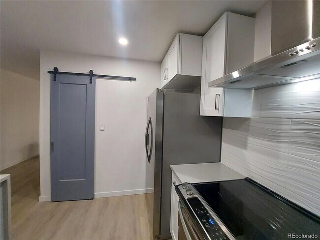 Foto del edificio - 5657 S Lowell Blvd