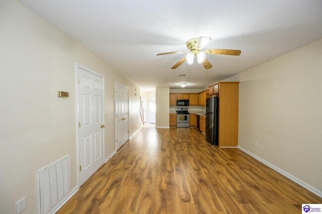 Building Photo - 123 Poplar Cir
