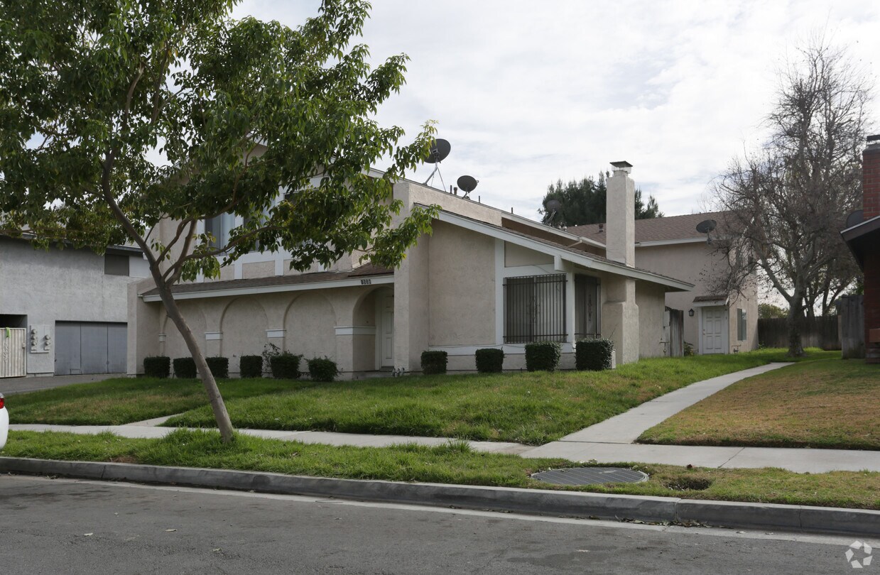 Primary Photo - 1538 E Fairfield Ct