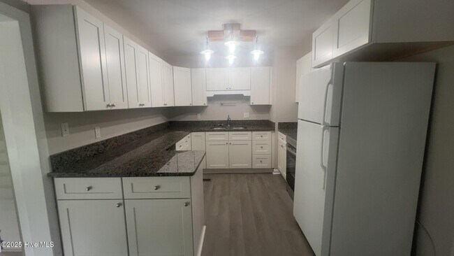 Foto del edificio - 104 Greencrest Cir