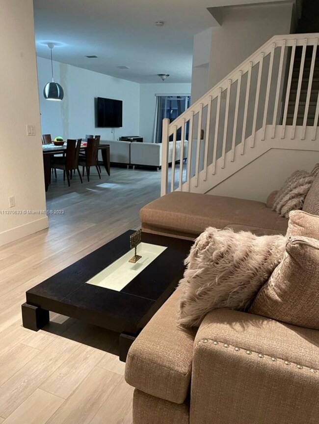 Foto del edificio - 8642 NW 112th Ct