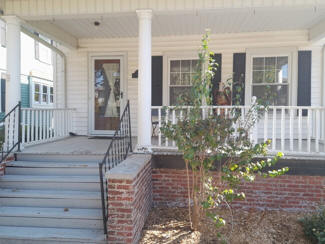 Foto del edificio - 1118 N Elmwood Ave