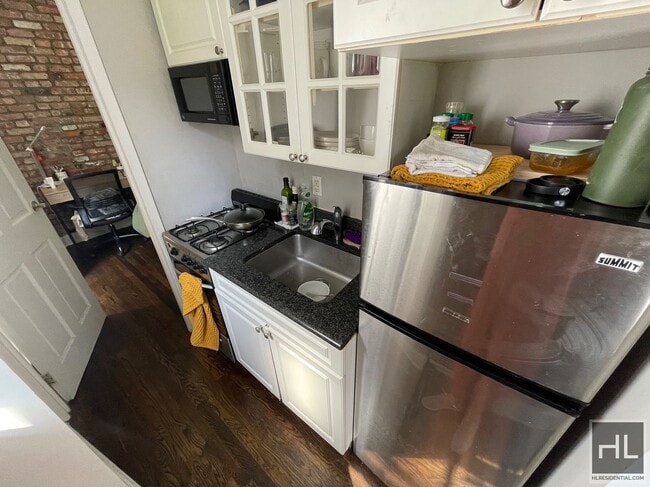 Building Photo - East 13th Street