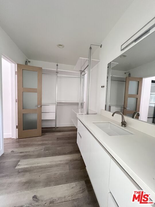 Foto del edificio - 1757 N Kingsley Dr