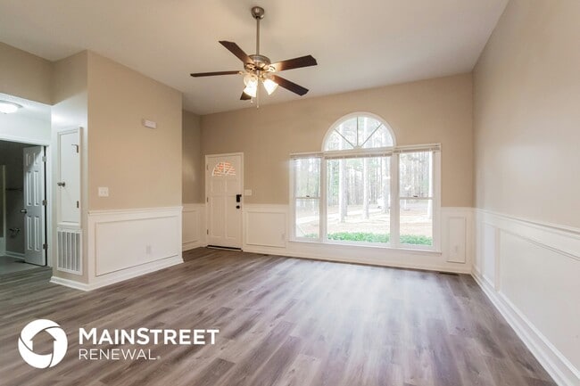 Foto del edificio - 317 Honeywood Ln