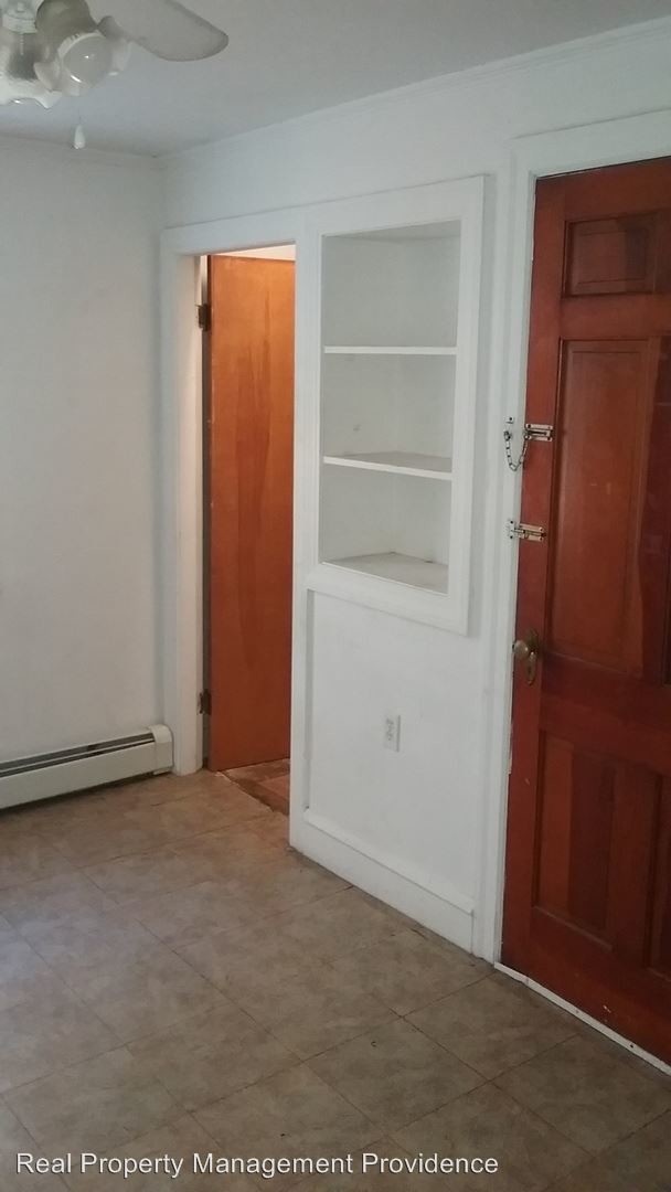 Building Photo - 2 br, 1 bath Apartment - 19 Amity St.