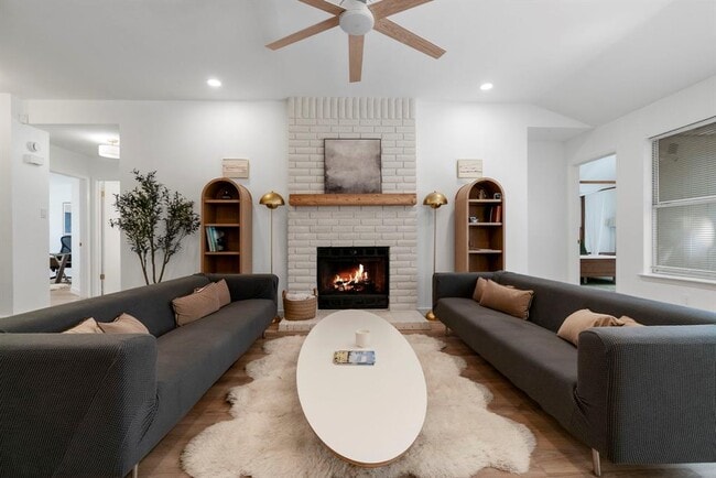 Foto del edificio - 737 Shade Tree Dr