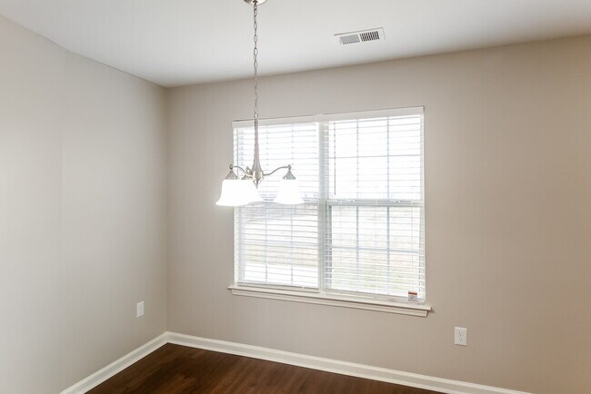 Foto del edificio - 906 Lakemont Dr