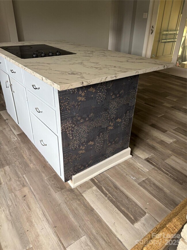 Building Photo - 6225 Branch Hill Cir