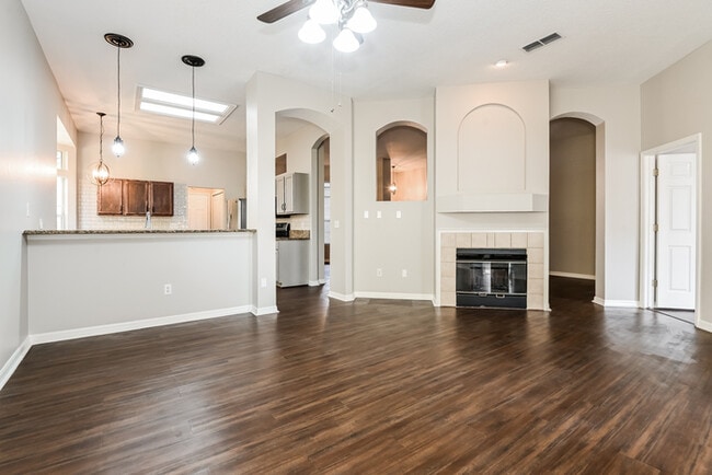 Foto del edificio - 694 Lockwood Ln