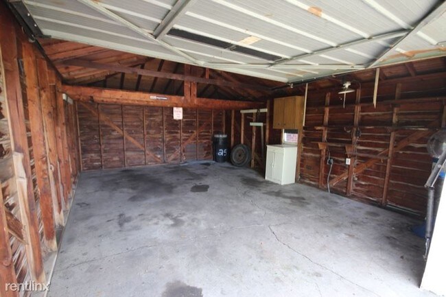 Building Photo - 2 br, 1.5 bath Apartment - 26030 Pinehurst St