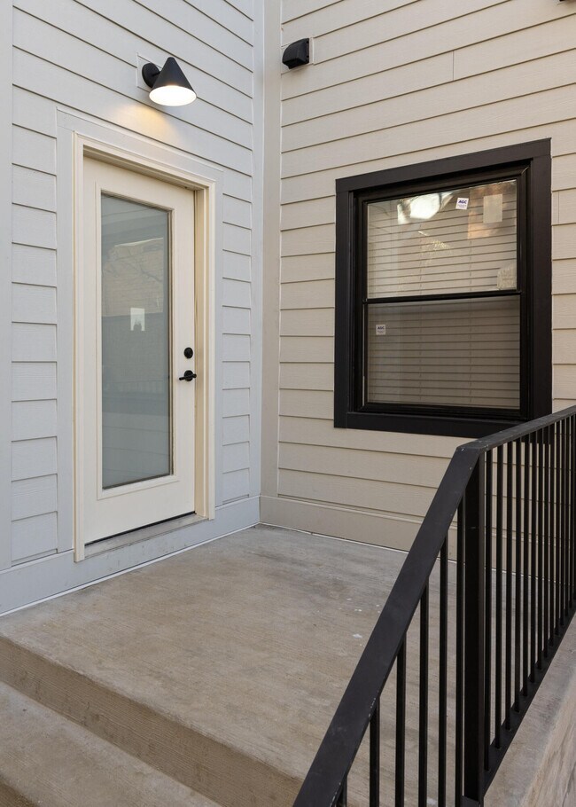 Building Photo - 1124 Holman St