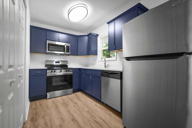 Building Photo - Pet Friendly Three Bedroom!