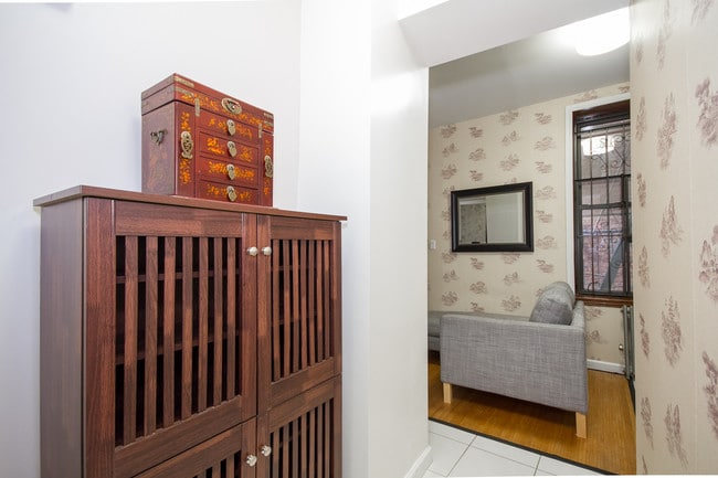 Building Photo - 40 Mott St