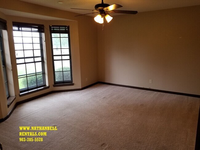 Building Photo - Exceptional 3/2 Home in Great Location