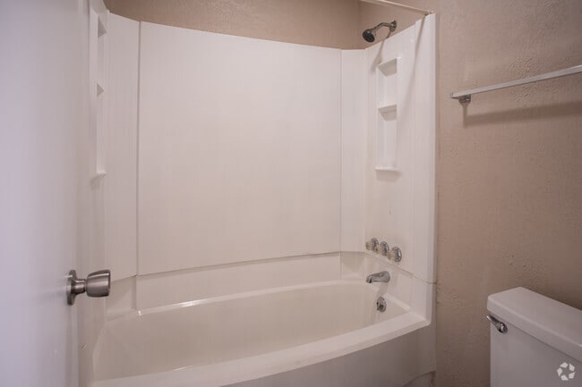 2BR, 1BA 996SF - The Parke at Central