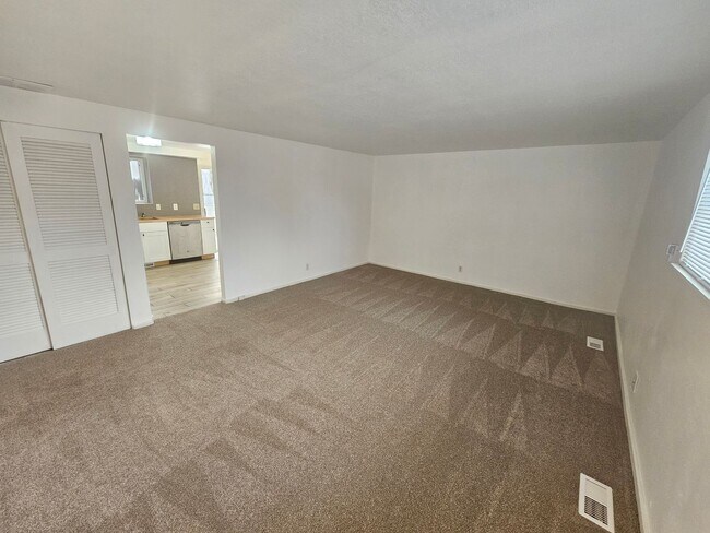 Foto del edificio - Close to Sugar House Park 2 Bd 1 Ba Basement Duplex