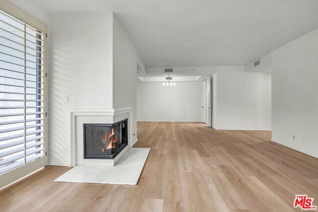 Foto del edificio - 2131 Century Park Ln