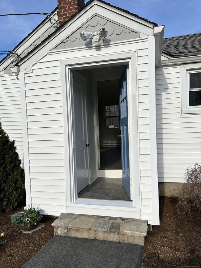 Building Photo - 19 Catharine St