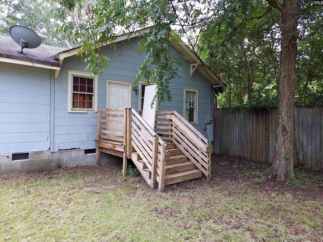 Building Photo - 813 Duke Ave