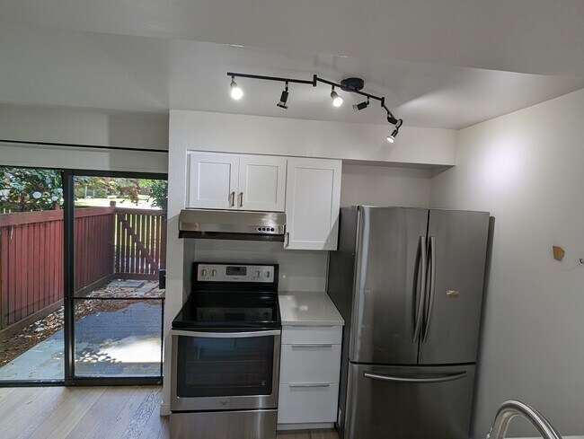 Building Photo - 38627 Cherry Ln