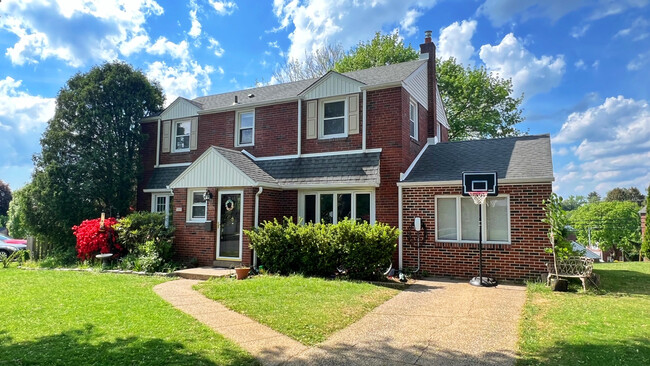 Exterior Front - 1643 Mount Pleasant Rd