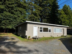 Building Photo - 4015 Cedar St