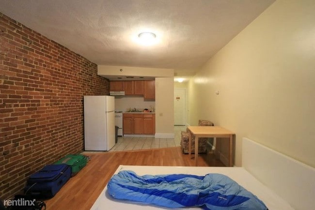 Building Photo - Studio, 1 bath  - 12 Mount Auburn St