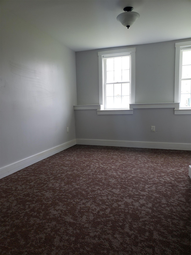 Building Photo - 482 Essex St