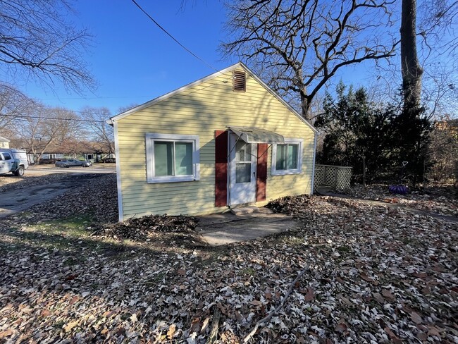 Building Photo - 107 1/2 N Lincolnway