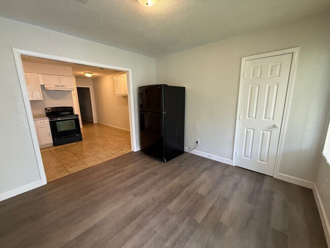 Photo - Newly Renovated 2-Bedroom Duplex – Section... House