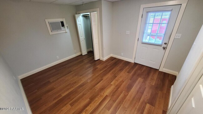 Foto del edificio - 2321 E Milton Ave