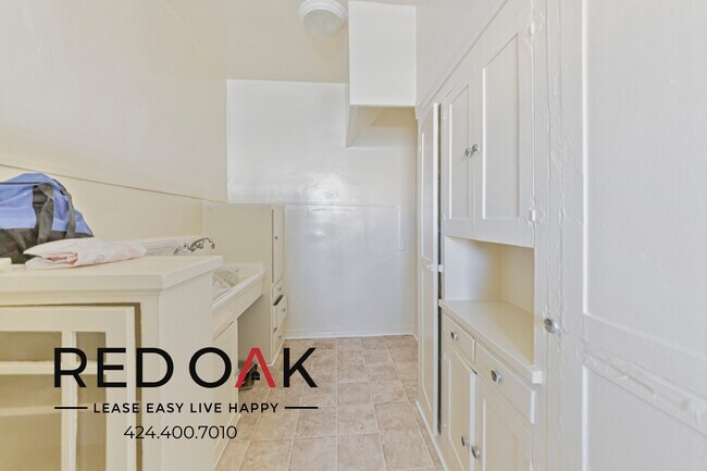 Building Photo - 400 S Kenmore Ave