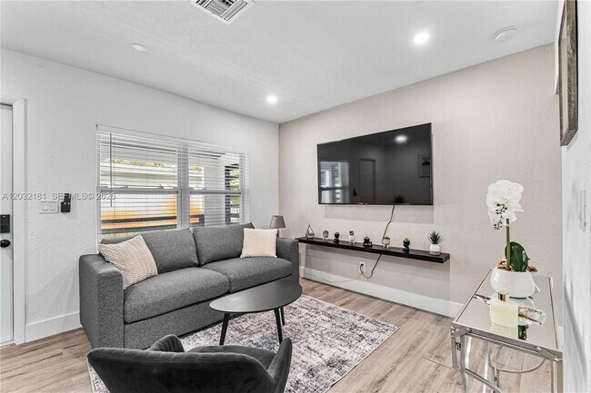 Foto del edificio - 1521 NE 118th Terrace