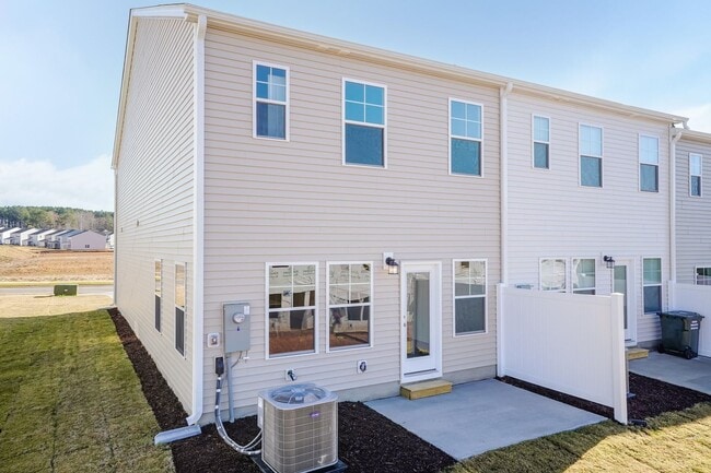 Building Photo - Brand New Townhome!